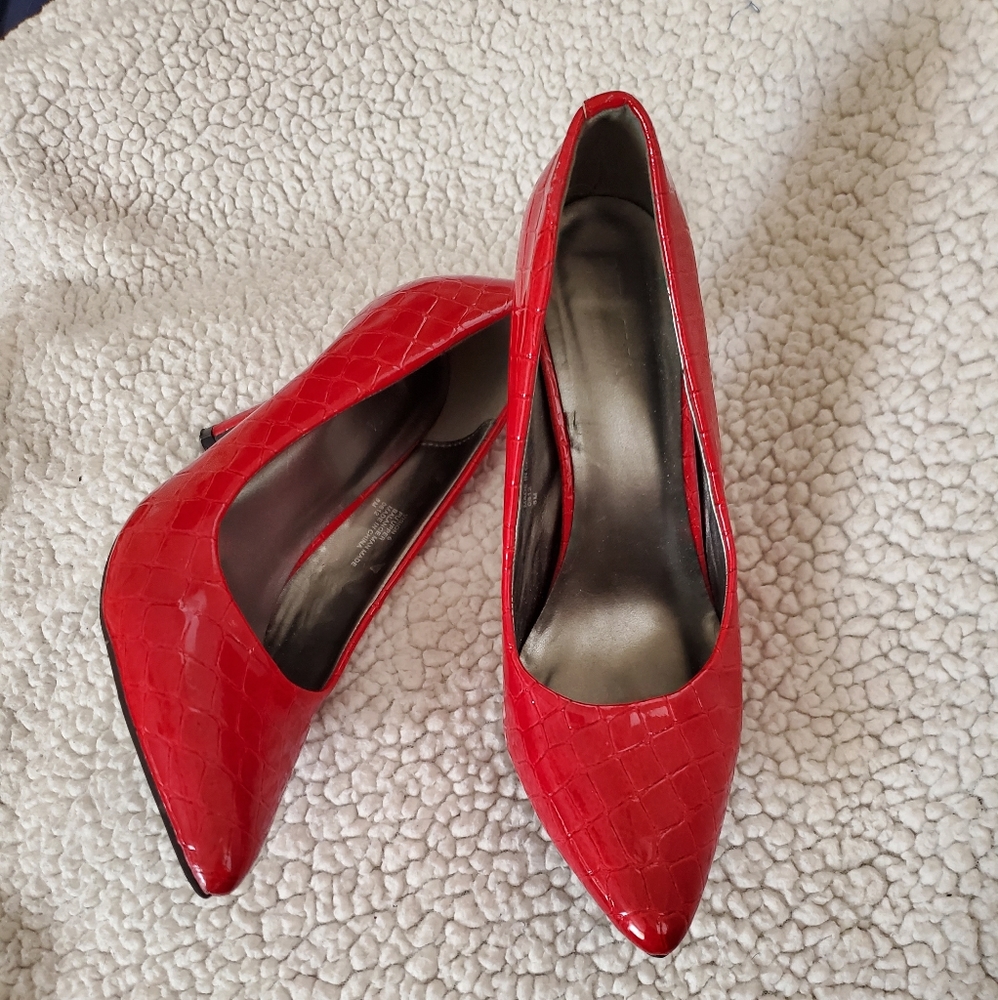 INTAGLIA bright red reptile patent high heel pumps